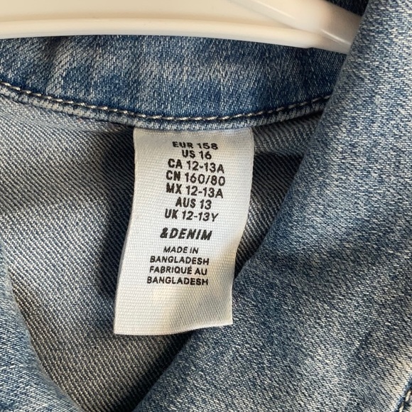 H&M Kids Blue Denim Jacket. Size 16 in Kids. Silver Buttons. - Picture 3 of 4